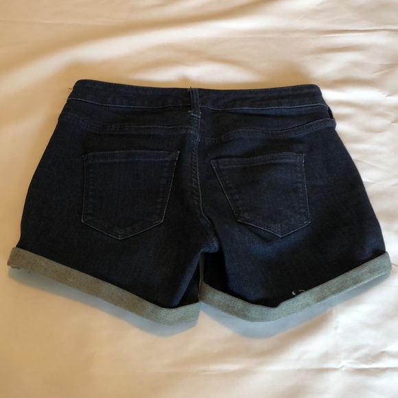 Women’s size 00/24 mid rise midi Universal Thread cuffed blue jean shorts - Picture 8 of 8